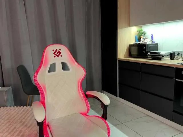 Offline SweetieTati on BongaCams