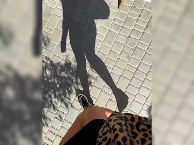 Offline sweetkira25 on BongaCams