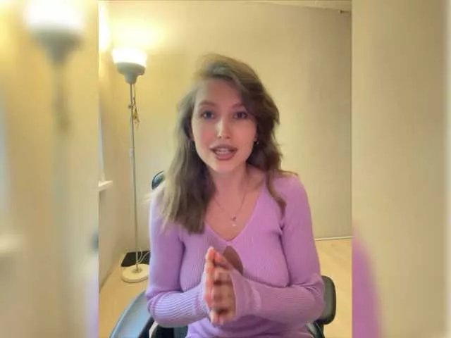 Offline sweetpeach77 on BongaCams