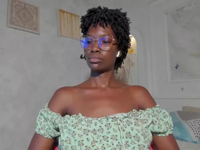 Offline Tahira-20 on BongaCams