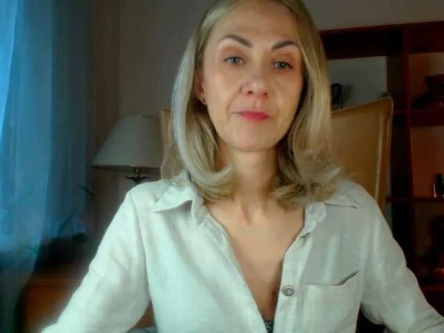 Offline Tanya6547 on BongaCams