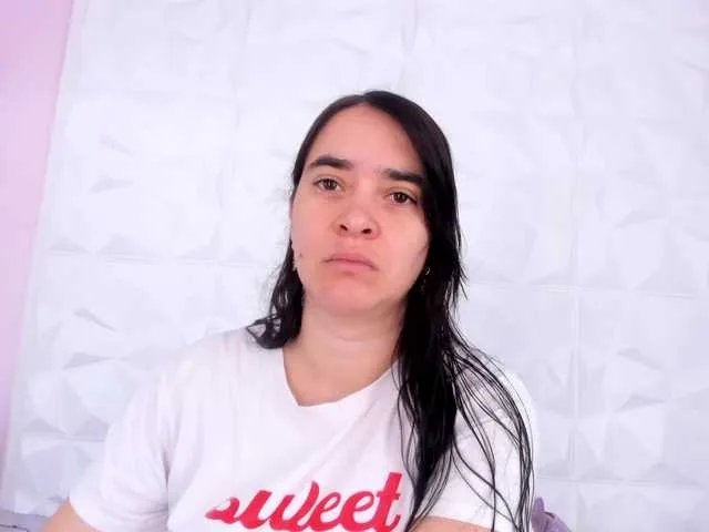 Offline Valeriagomez on BongaCams