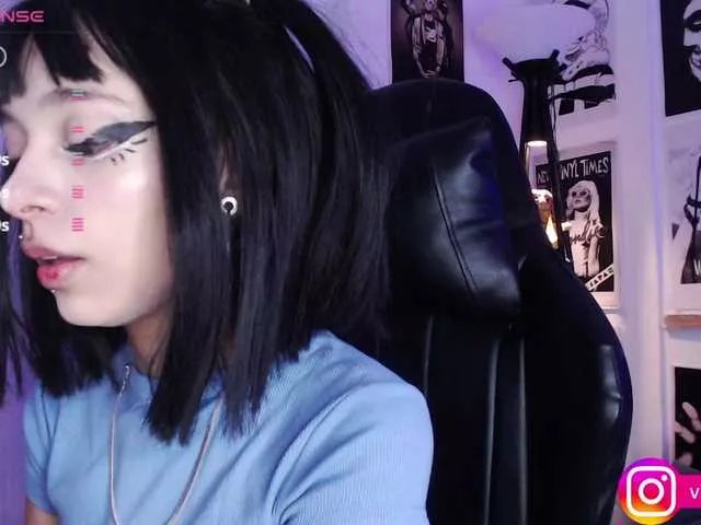 Offline Violetlane on BongaCams