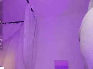 adhara-wlliams on CamSoda 