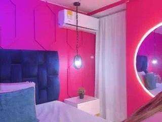 Freechat beauty-milf on CamSoda