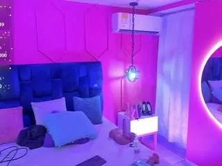 Freechat beauty-milf on CamSoda