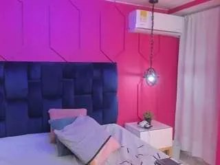 Freechat beauty-milf on CamSoda