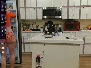 Freechat blondiewithanass on CamSoda