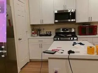 Freechat blondiewithanass on CamSoda