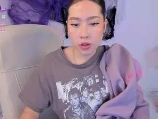 Freechat bubble-gum on CamSoda