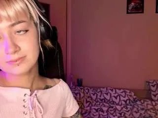 Freechat christenawasiuta on CamSoda