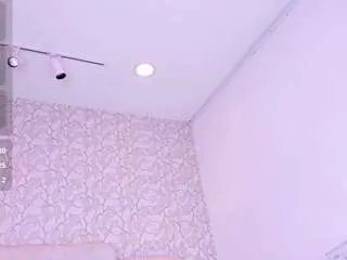 Freechat clairemiller on CamSoda