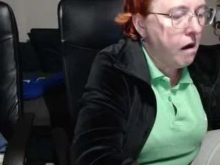 Offline curvyjoanna on CamSoda