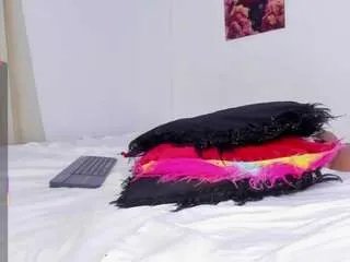 Freechat ebony-cutte on CamSoda