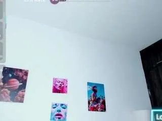 Freechat ebony-cutte on CamSoda