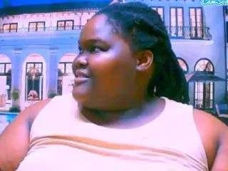 Freechat ebonyhotbuns on CamSoda