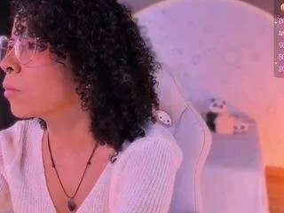 Freechat emma-nakamura on CamSoda