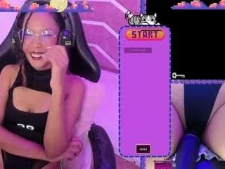 Offline hyliebloom on CamSoda