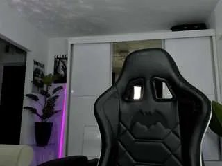 Freechat ivybellee on CamSoda