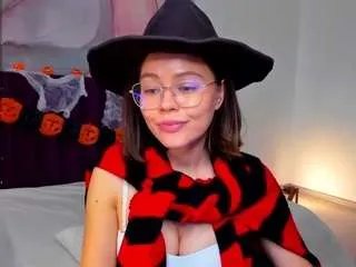 Freechat kellycuutie on CamSoda