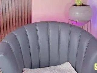 Freechat kenay-fox on CamSoda
