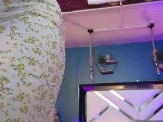 Freechat lady-brownn on CamSoda