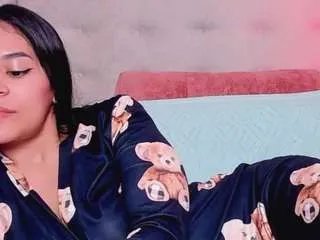 Offline latindolly on CamSoda