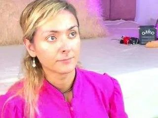 Freechat lunitadiva on CamSoda