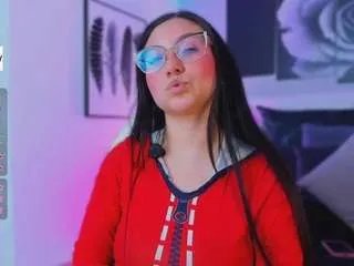 Freechat luucyjoness on CamSoda