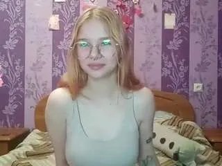 Freechat margitpenceal on CamSoda