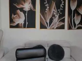 Freechat megancross on CamSoda