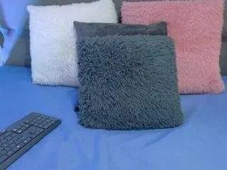 Freechat mia-makleynn on CamSoda