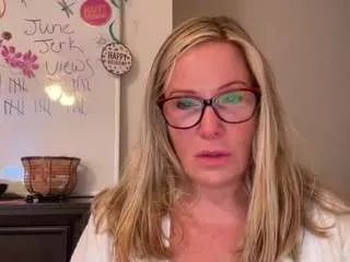 Offline milf-goddess on CamSoda