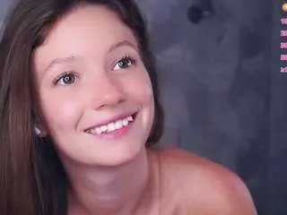 Freechat monafulford on CamSoda