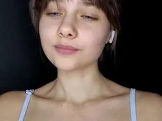 Freechat monserrategreubel on CamSoda