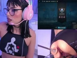 Freechat nyveth on CamSoda