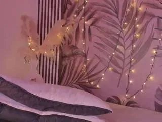 samaantha-white on CamSoda 