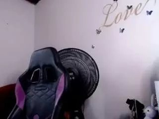 Offline star-red-cams on CamSoda