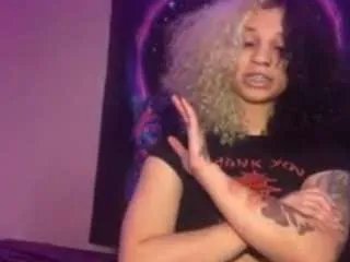 Freechat universethadon on CamSoda