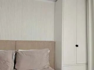 Freechat valerieferrer on CamSoda