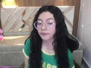 Away victoria-castillo-b on CamSoda