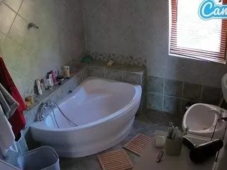 Offline voyeurcam-julmodels-bath-1st-2 on CamSoda
