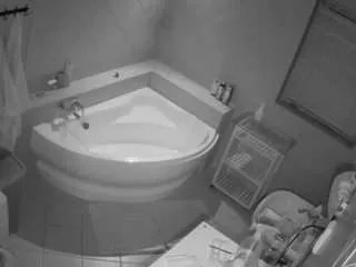 Offline voyeurcam-julmodels-bath-1st-2 on CamSoda