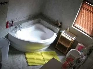 Offline voyeurcam-julmodels-bath-1st-2 on CamSoda