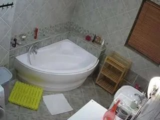 Offline voyeurcam-julmodels-bath-1st-2 on CamSoda