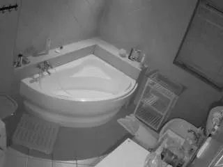 Offline voyeurcam-julmodels-bath-1st-2 on CamSoda