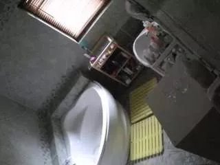 Offline voyeurcam-julmodels-bath-1st-2 on CamSoda