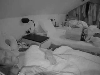 Offline voyeurcam-julmodels-bed-4 on CamSoda