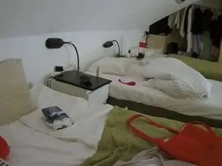 Offline voyeurcam-julmodels-bed-4 on CamSoda