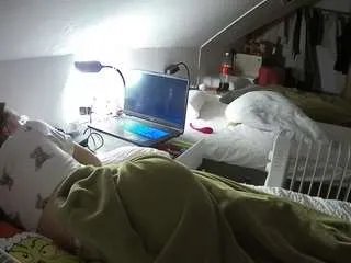 Offline voyeurcam-julmodels-bed-4 on CamSoda